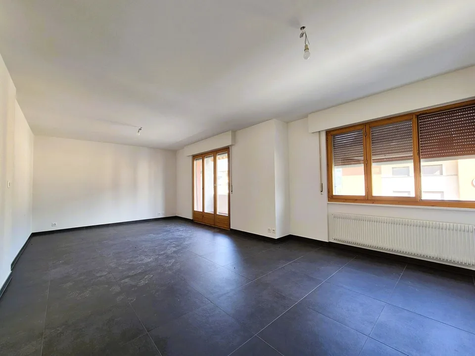 Appartement lumineux de 3,5 pièces rénové au coeur de Noës