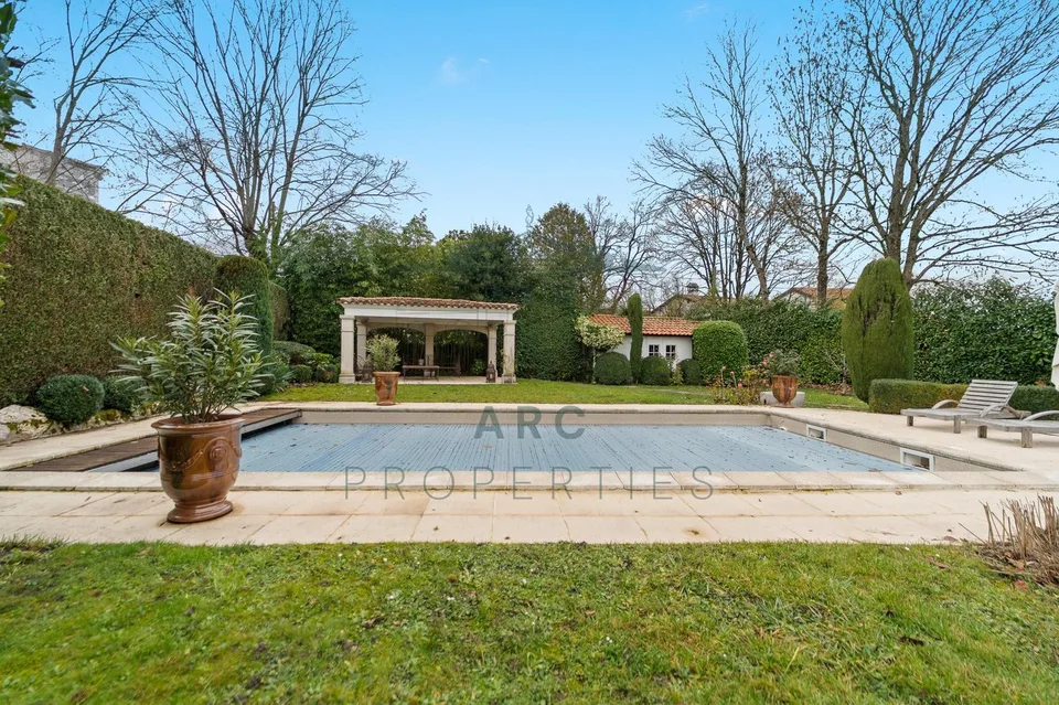 HERMANCE - MAGNIFIQUE MAISON VILLAGEOISE AVEC PISCINE