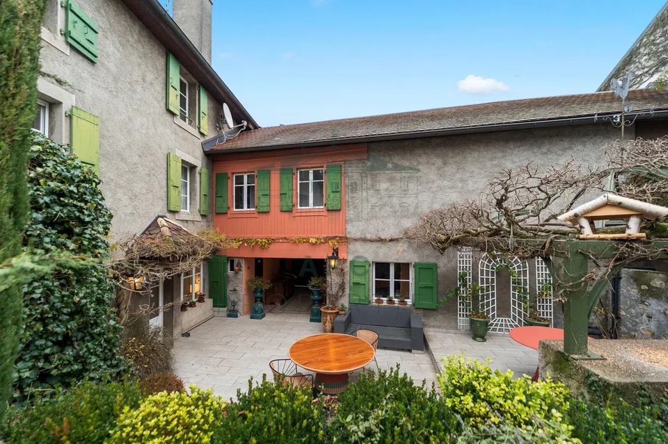 HERMANCE - MERAVIGLIOSA CASA DI PAESE CON PISCINA