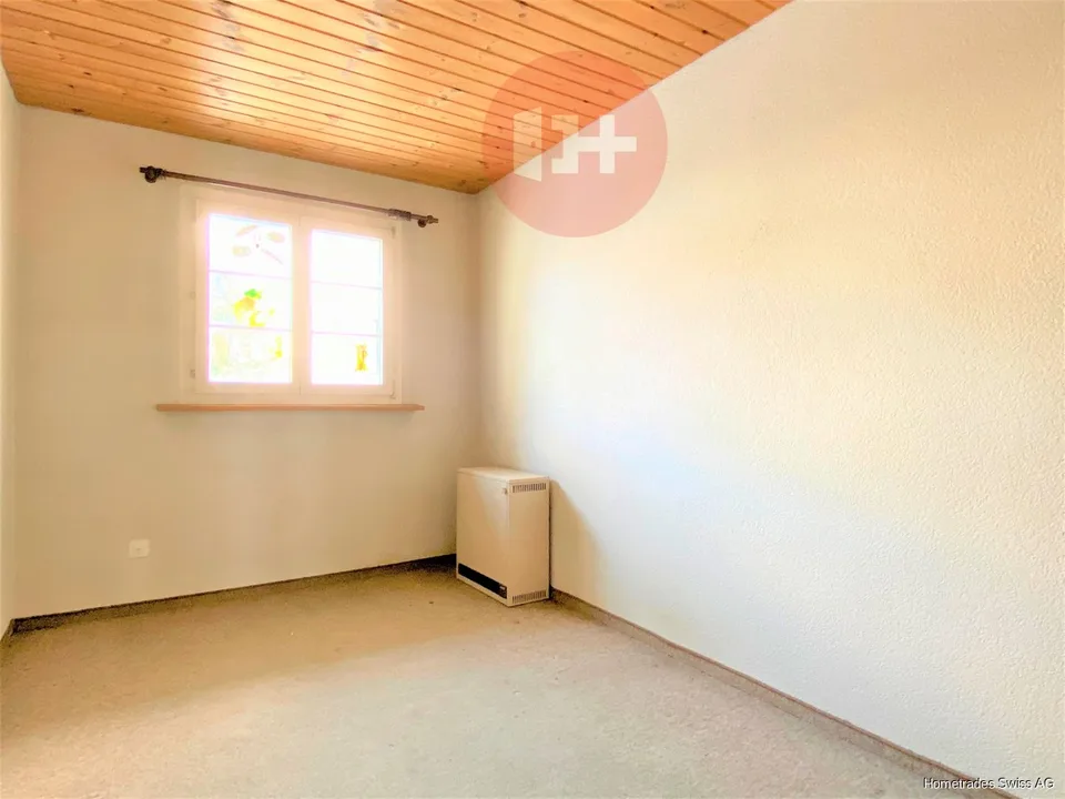 MAISON DE NEUF CHAMBRES EN BORDURE DE ROUTE POUR LA GRANDE FAMILLE ! – photo 8 sur 10