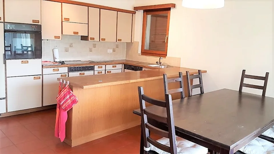 Schöne Wohnung mit gedecktem Parkplatz – Foto 6 von 13