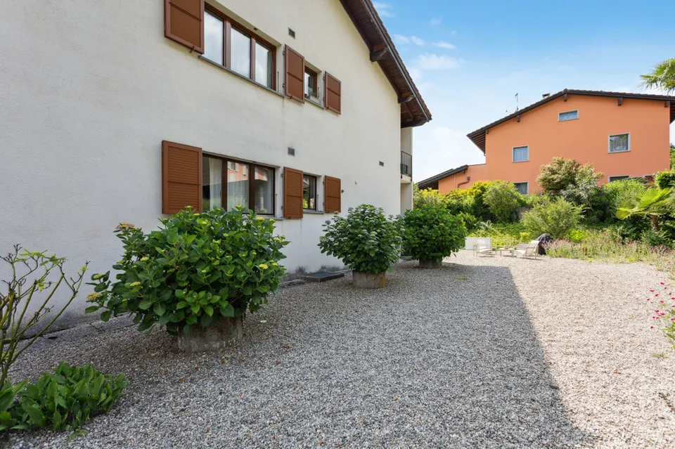 Schöne Wohnung mit gedecktem Parkplatz