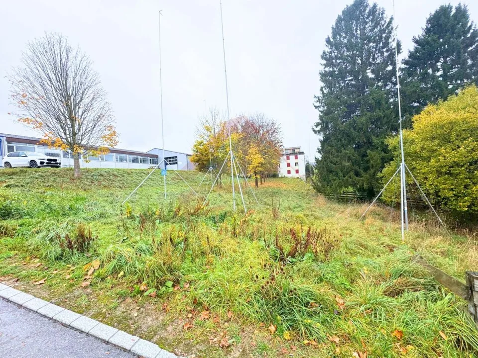 Terrain à bâtir de 1'943 m² avec projet approuvé pour 11 appartements PPE à Reconvilier (Jura bernois)