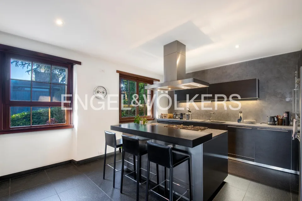 Prestigiosa villa con vista mozzafiato – foto 6 di 13