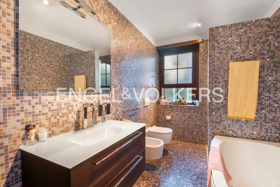 Prestigiosa villa con vista mozzafiato – foto 11 di 13