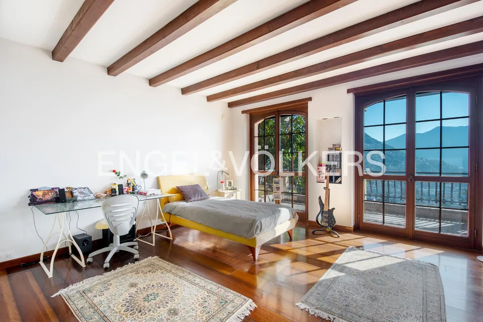 Prestigiosa villa con vista mozzafiato – foto 10 di 13
