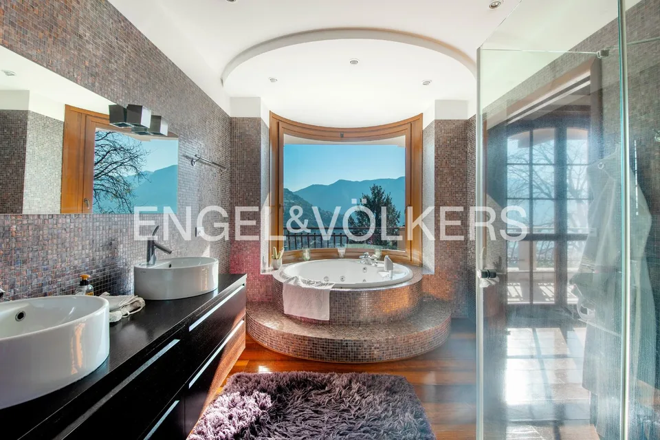 Prestigiosa villa con vista mozzafiato – foto 9 di 13