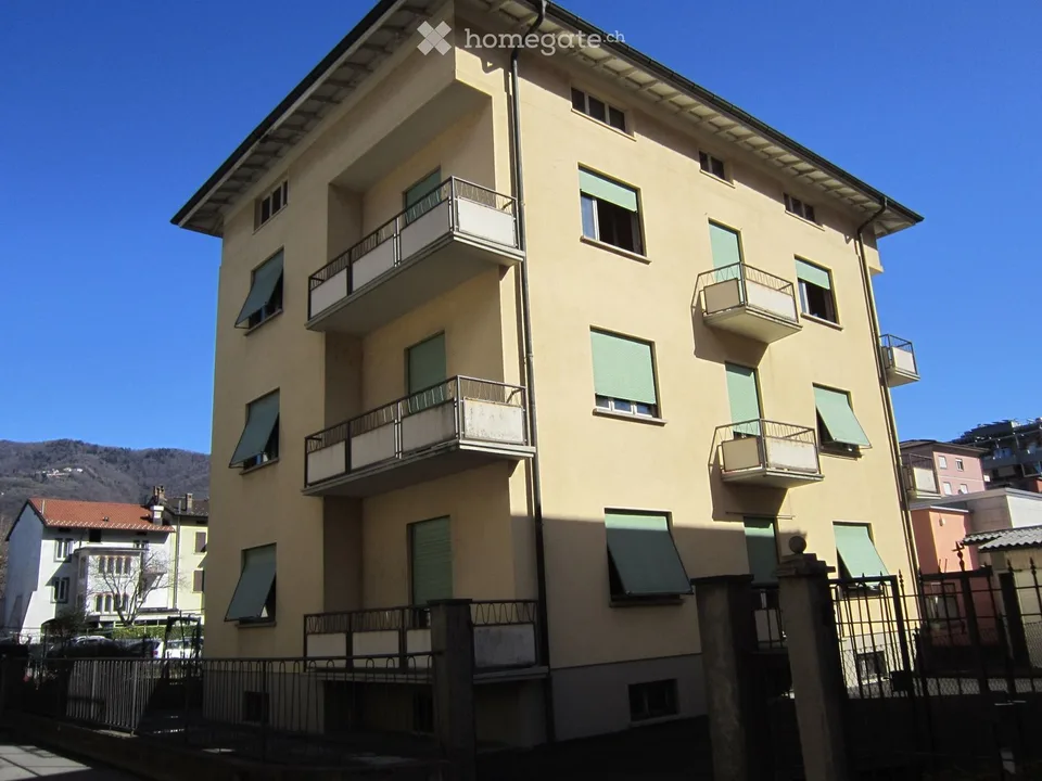 Casa di tre appartamenti da ristrutturare