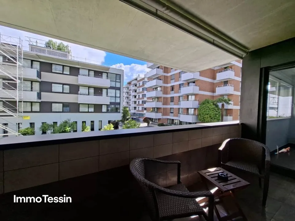 ZWEITWOHNSITZ: Luxuriöse & moderne Wohnung mit Balkon im Herzen von Locarno nur 150 Meter vom See