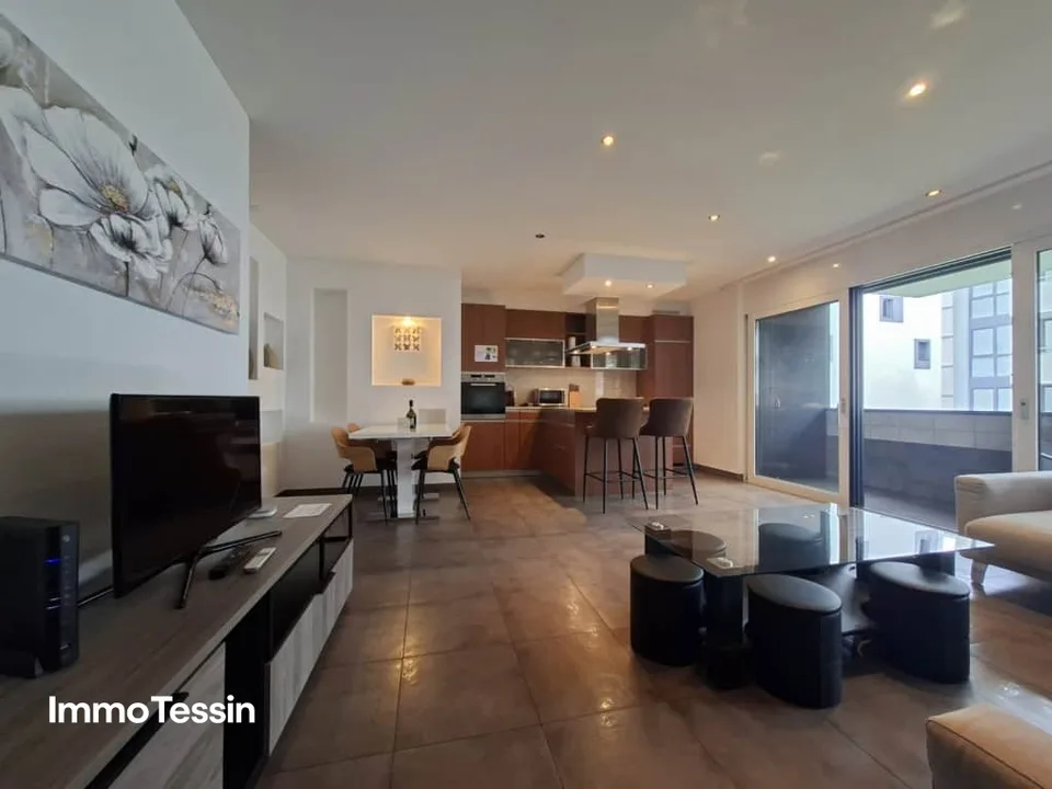 ZWEITWOHNSITZ: Luxuriöse & moderne Wohnung mit Balkon im Herzen von Locarno nur 150 Meter vom See
