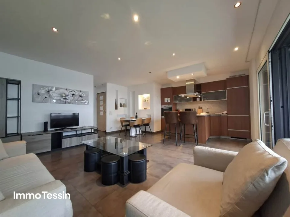 ZWEITWOHNSITZ: Luxuriöse & moderne Wohnung mit Balkon im Herzen von Locarno nur 150 Meter vom See