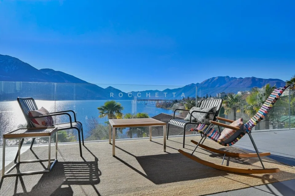 Esclusiva oasi mediterranea con incantevole vista lago