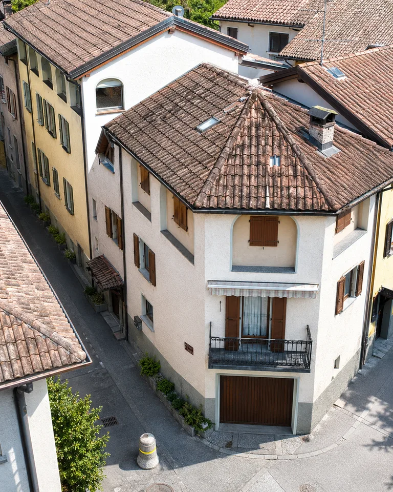 CASA BIFAMILIARE SU TRE PIANI, IDEALE ANCHE COME INVESTIMENTO