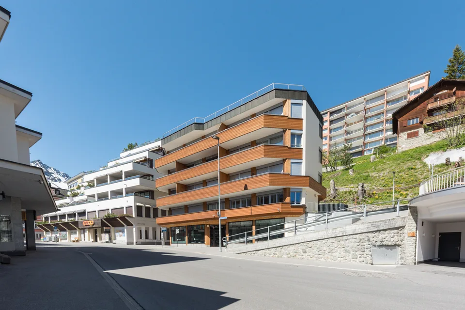 Ampio negozio diretto sulla Poststrasse