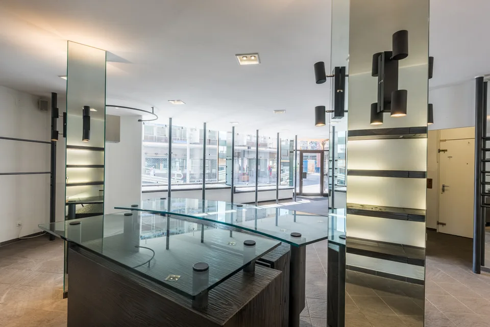 Grand local commercial directement sur la Poststrasse – photo 7 sur 9