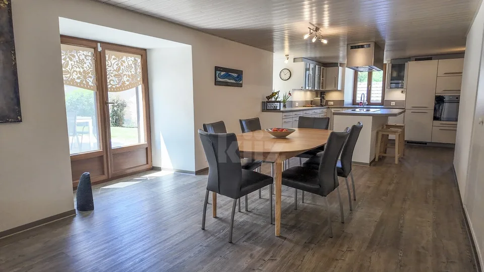 Schönes Haus mit zwei Wohnungen