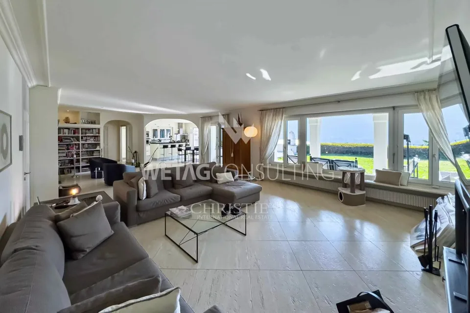 Lugano-Figino: Elegante Villa mit traumhafter Aussicht auf den Luganersee & Indoor-Pool zu verkaufen