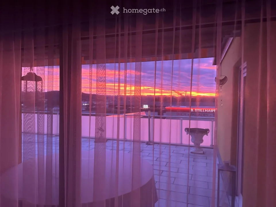Gepflegte 5 1/2-Zimmer-Terrassenwohnung in Zweifamilienhaus, 2.OG