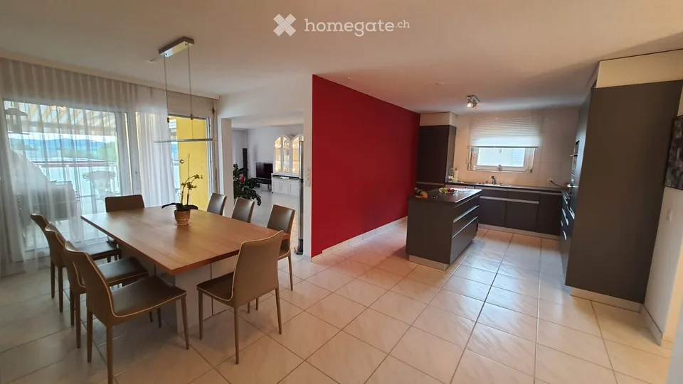Gepflegte 5 1/2-Zimmer-Terrassenwohnung in Zweifamilienhaus, 2.OG