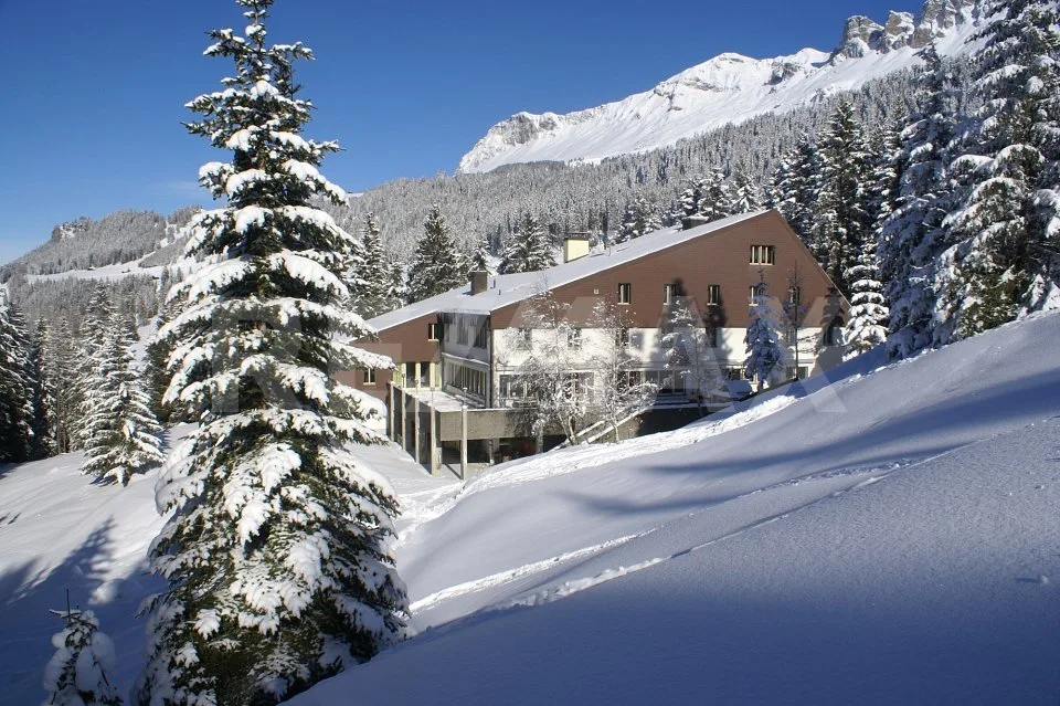 Casa per ospiti e proprietà polivalente nel mezzo della regione di vacanza di Lenzerheide