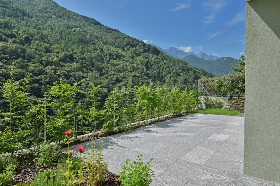 Nuove case unifamiliari con meravigliosa vista nel verde ad Intragna