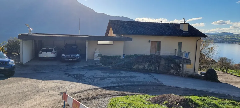 Terreno edificabile in una posizione sensazionale con vista sulle montagne e il lago