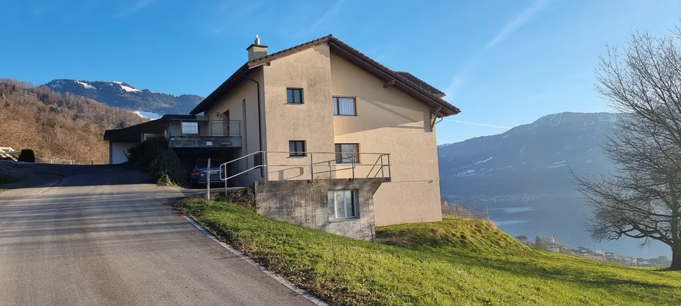 Bauland   an Sensationeller Aussichtslage auf  die Berge und  See