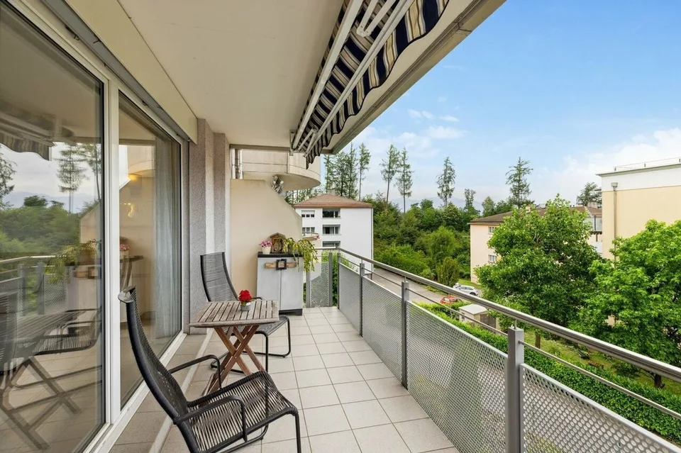 Lumineux 4.5 pièces de 106 m2 avec balcon