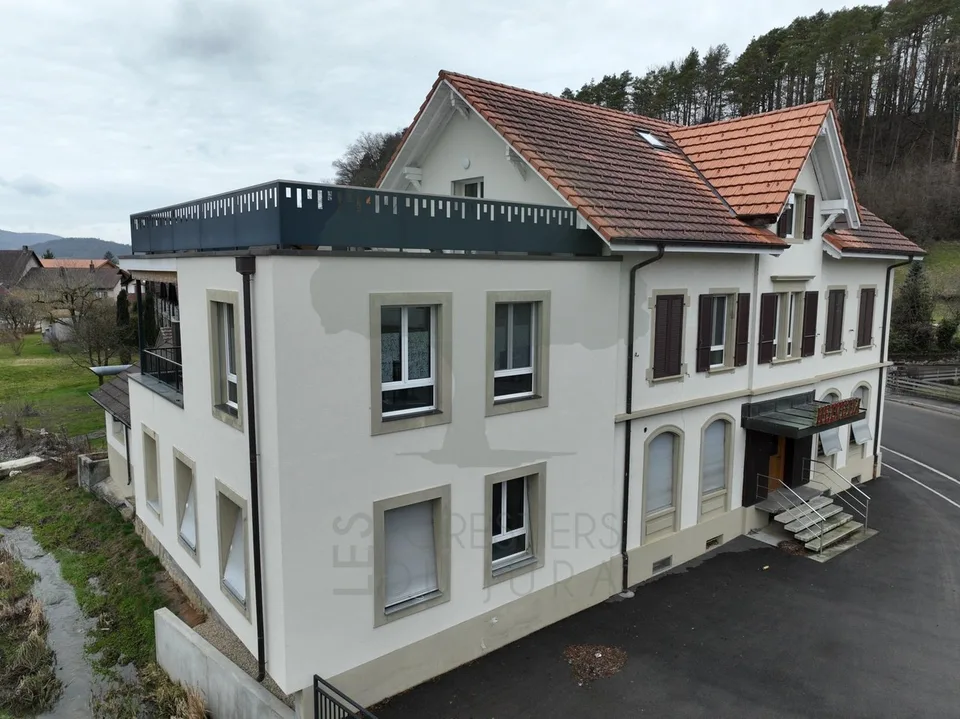 Magnifique immeuble locatif de 5 appartements à Vicques