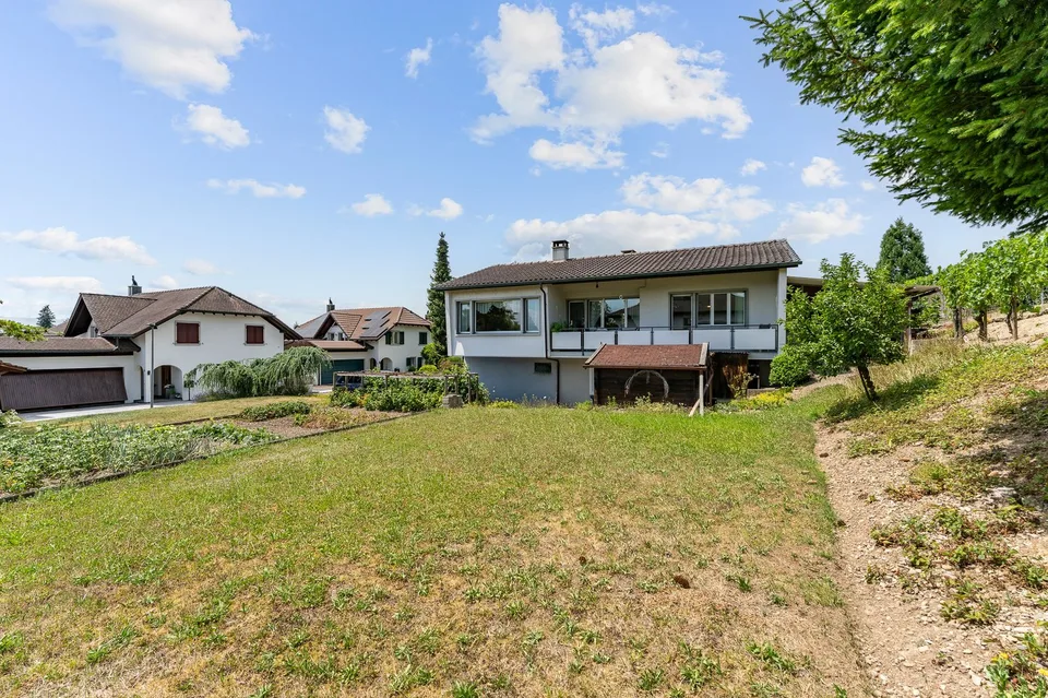 Baulandparzelle mit bestehendem Einfamilienhaus