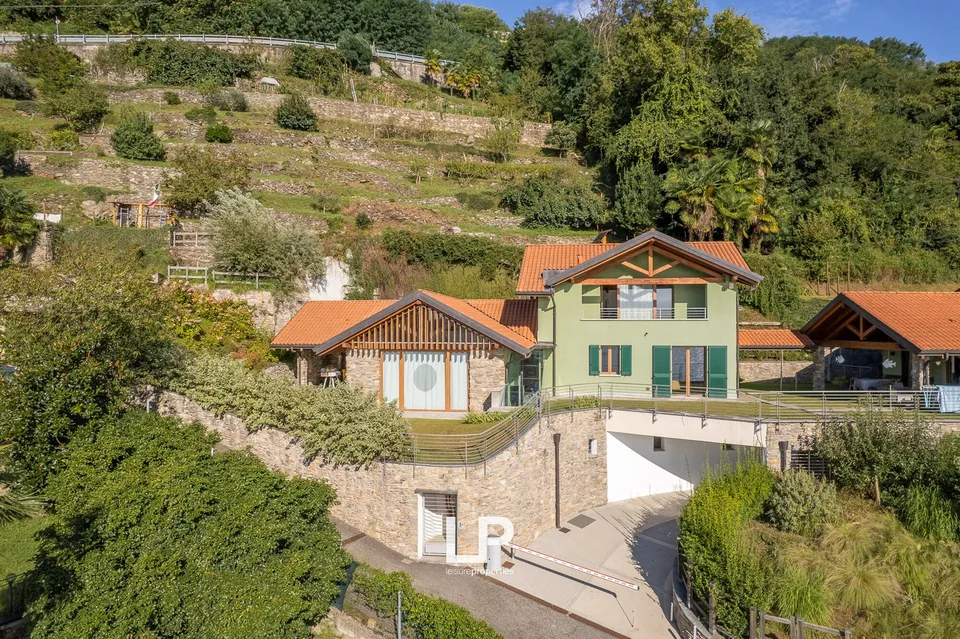 Villa San Giorgio mit Panoramablick auf den Lago Maggiore in Belgirate