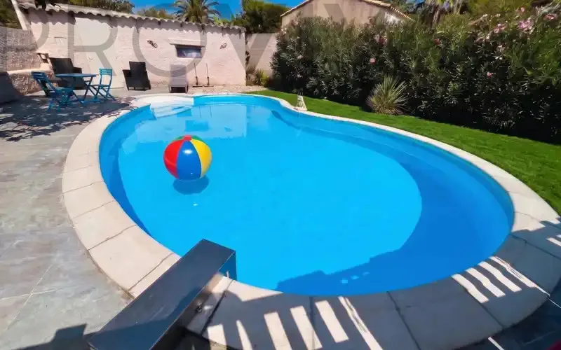 Exklusives mediterranes Wohnparadies mit Pool und Privatsphäre