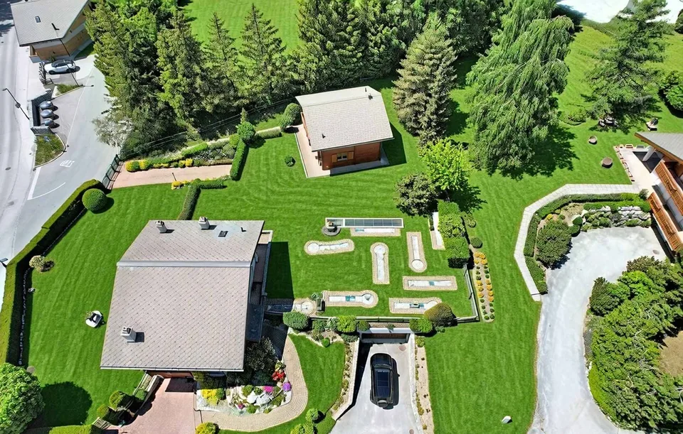Tenuta con 2 chalet individuali collegati dai seminterrati