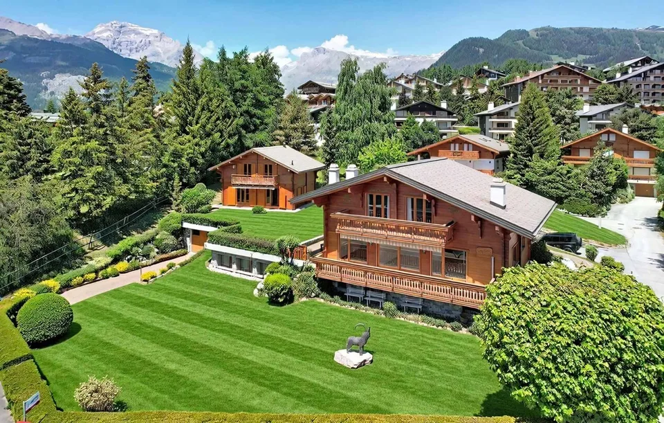 Tenuta con 2 chalet individuali collegati dai seminterrati