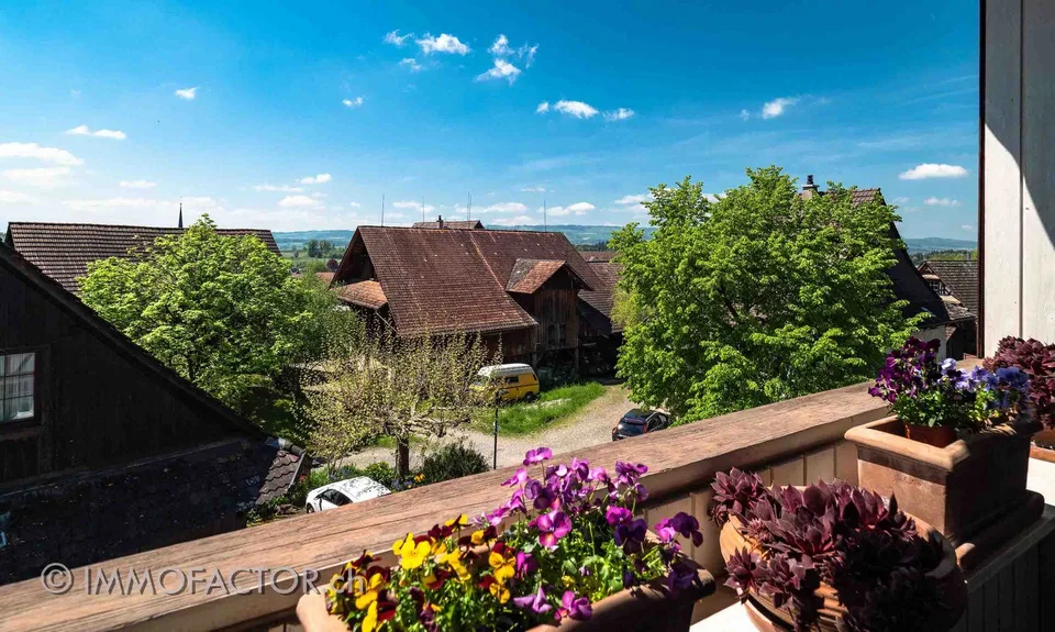 Charmantes Zuhause mit Altbau-Chic, viel Platz & Sonnenbalkon 💕