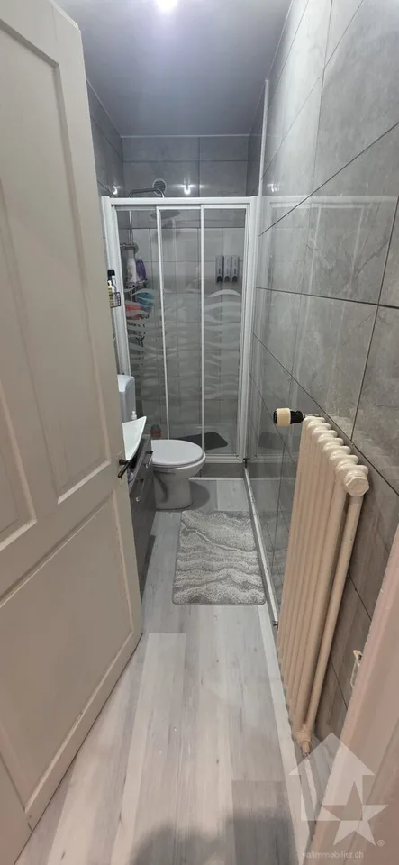 Joli 2.5 pièces, complètement rénové avec un garage box – Foto 7 von 7