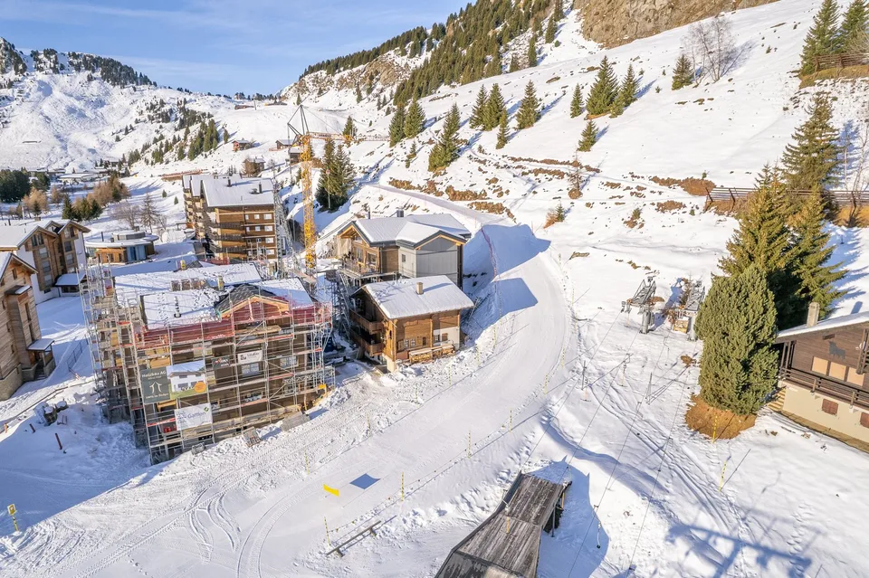 Historisches Drei-Parteien-Chalet direkt an der Trainerpiste Alpenrose