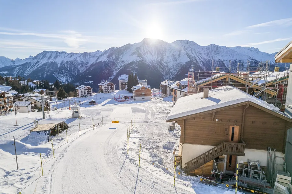 Chalet historique à trois parties directement sur la piste d'entraînement Alpenrose