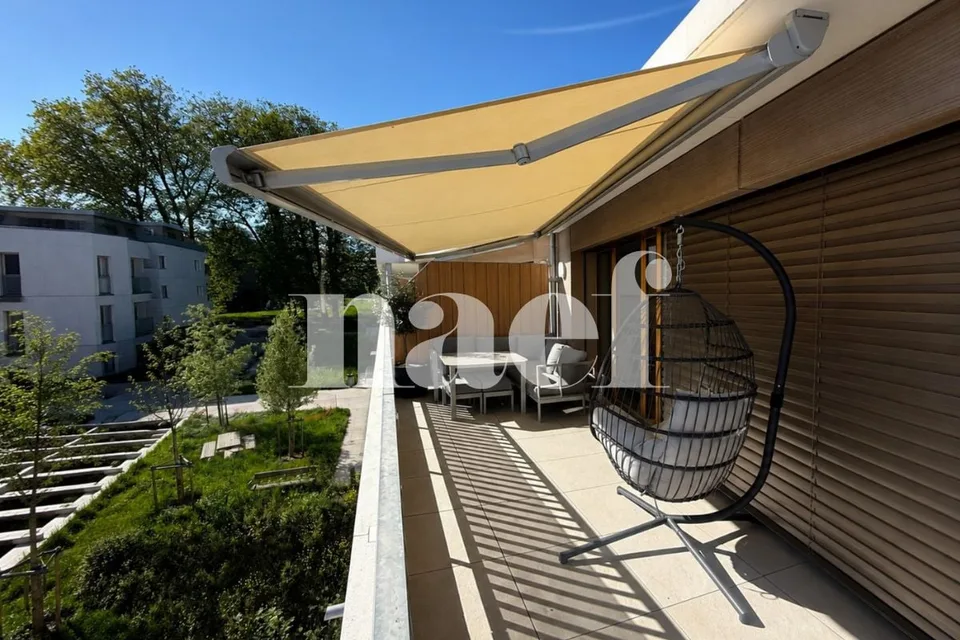 Appartement en attique de 3 pièces avec terrasse et vue dégagée