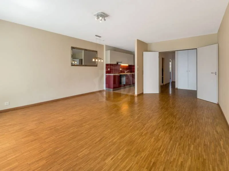 Cross-through Apartment - Châtelaine