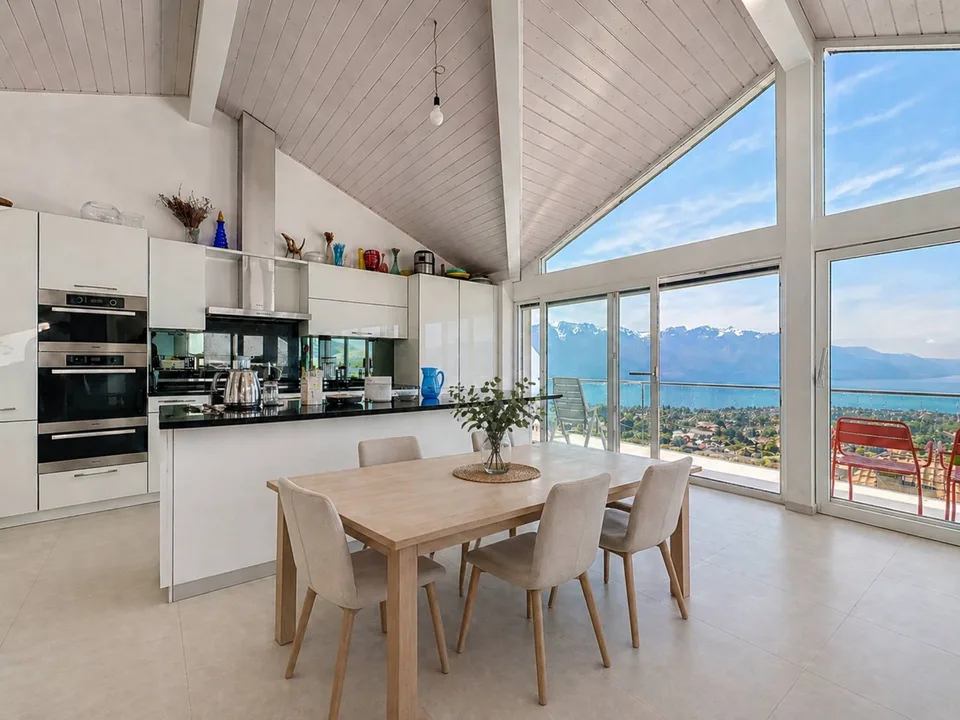 Belle villa familiale avec vue panoramique sur le lac et les Alpes