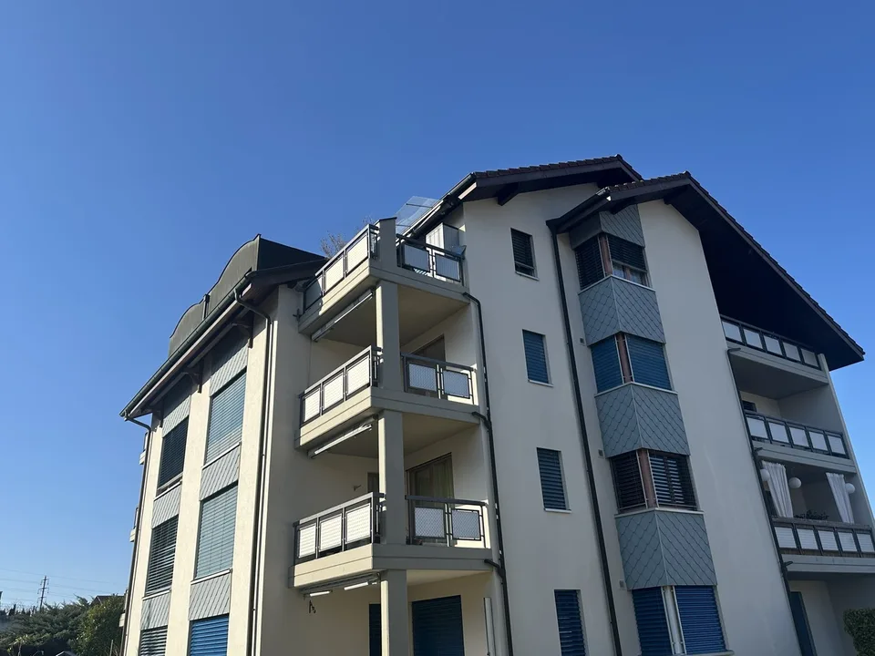 Studio in Courtepin mit 33,6m², überdachtem Balkon, Tiefgaragenparkplatz, Keller
