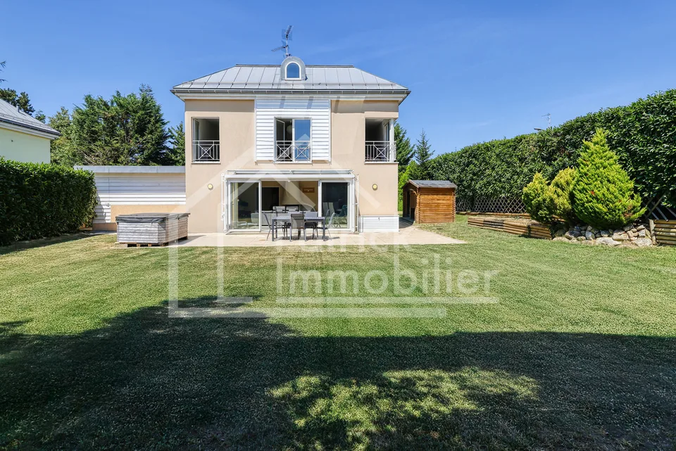 Villa 6.5 pièces jumelée par les couverts