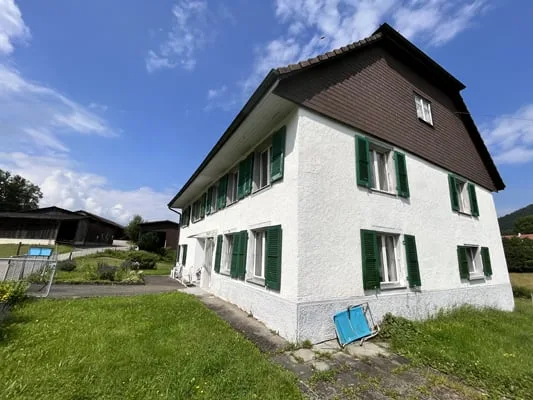 Large building comprising 2 apartments with 5.5 rooms