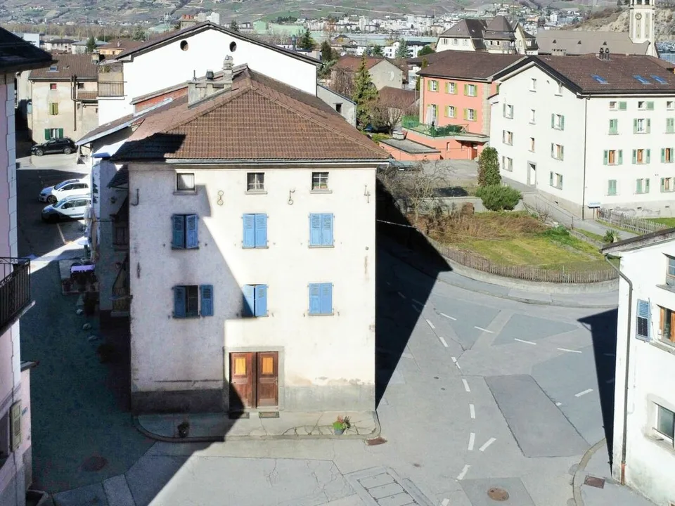 Casa villaggio con multi-appartamenti nel centro di Chippis