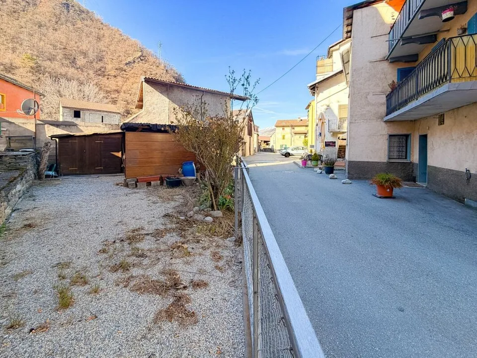 Casa villaggio con multi-appartamenti nel centro di Chippis