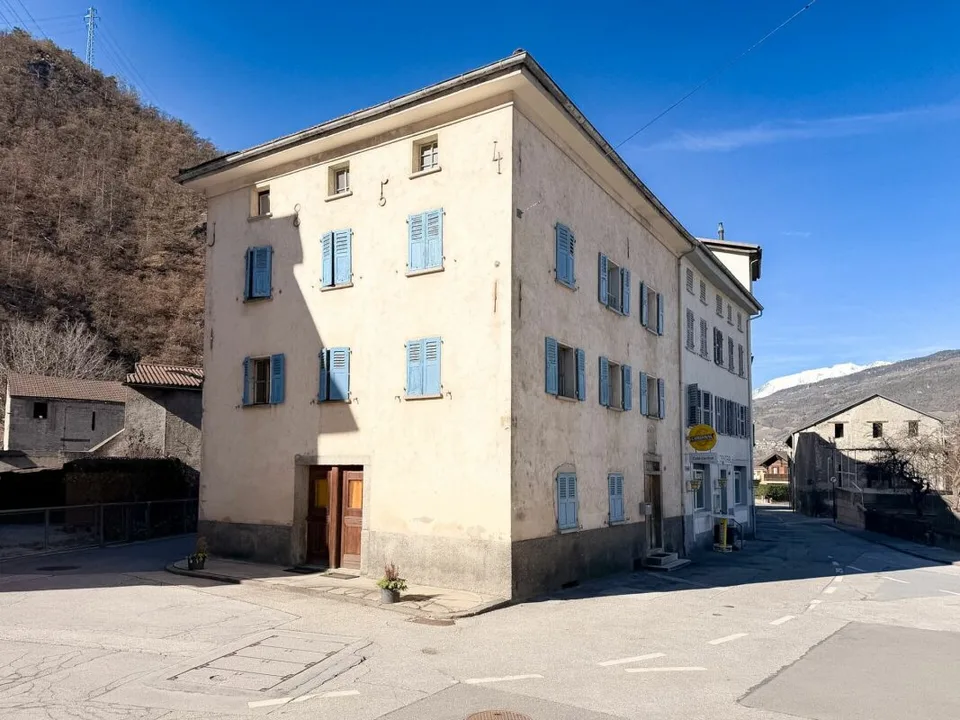Maison villageoise multi-appartements au centre de Chippis