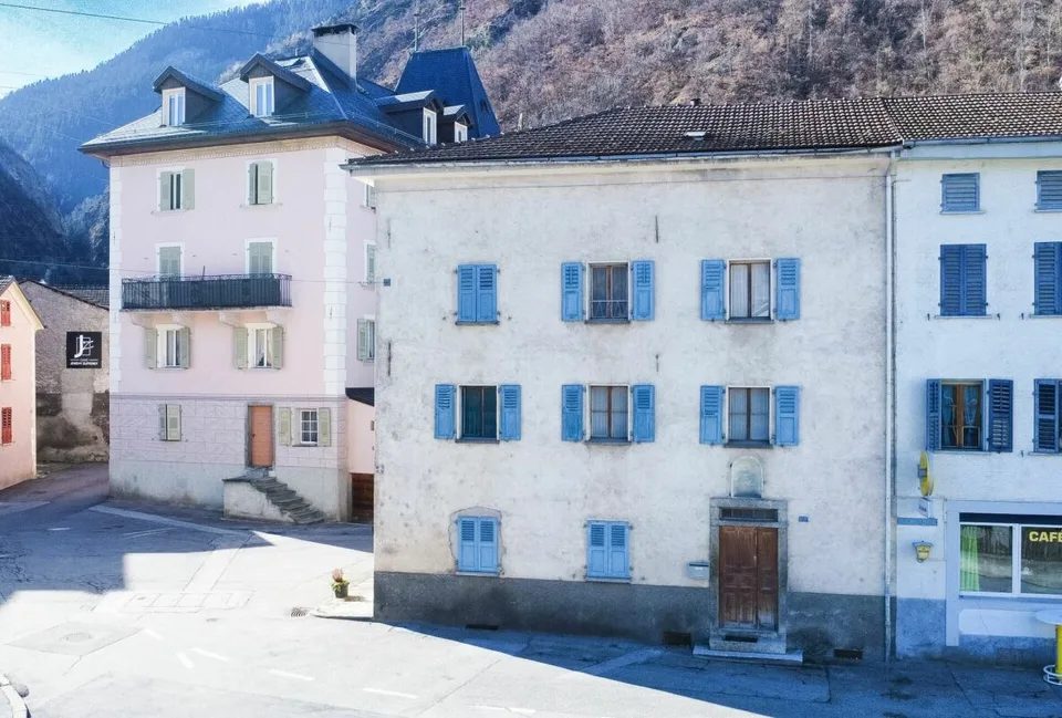 Casa villaggio con multi-appartamenti nel centro di Chippis