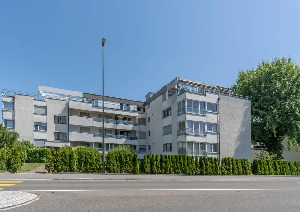Appartamento di 4.5 locali con balcone vetrato in posizione attraente a Horn
