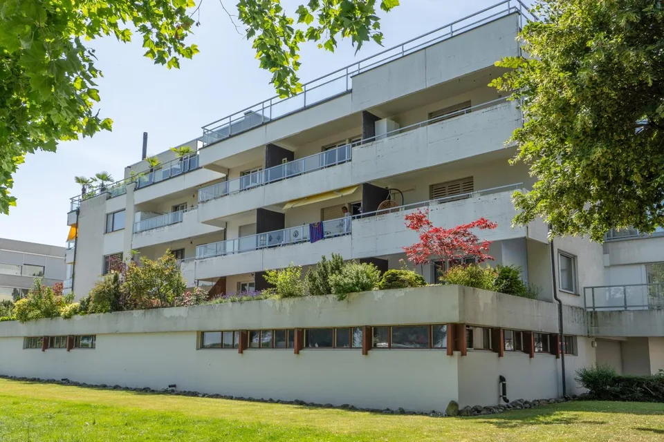 Appartamento di 4.5 locali con balcone vetrato in posizione attraente a Horn